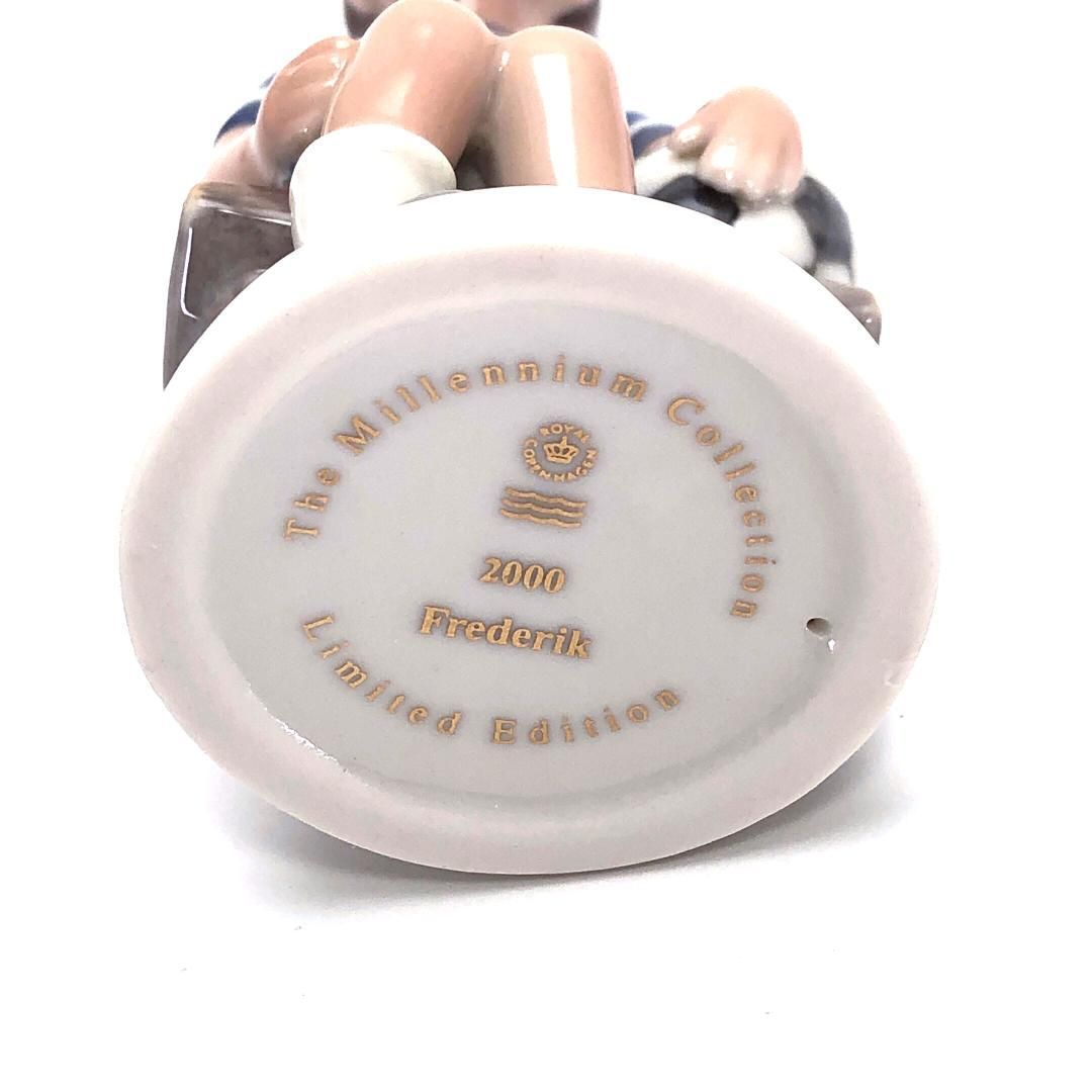 【美品・箱付き】Royal Copenhagen イヤルコペンハーゲン/男の子 ミレニアム フィギュリン/陶器/マルチカラー