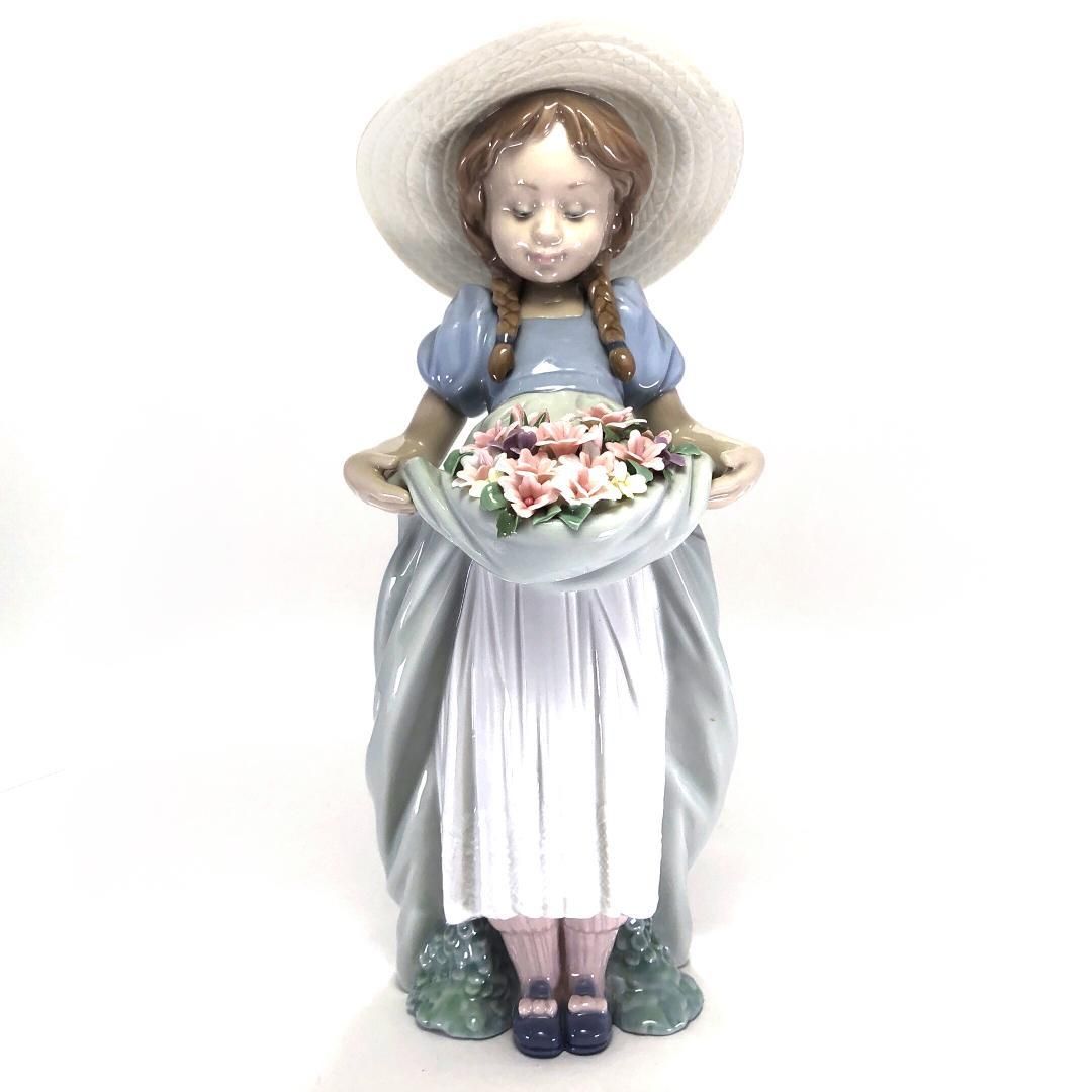 LLADRO リヤドロ／たくさん摘めたよ／6756 ／陶器／マルチカラー