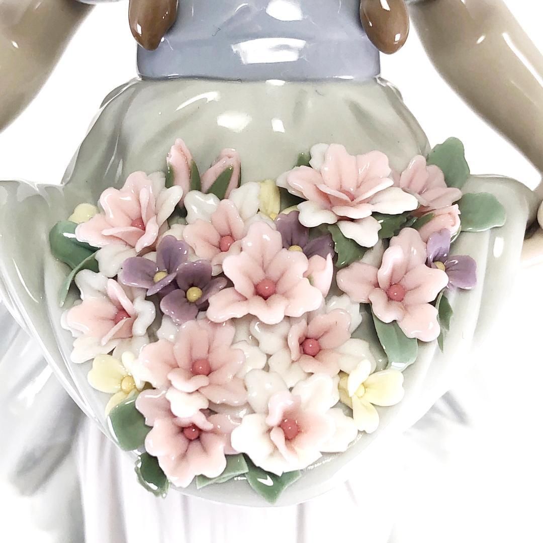 LLADRO リヤドロ／たくさん摘めたよ／6756 ／陶器／マルチカラー