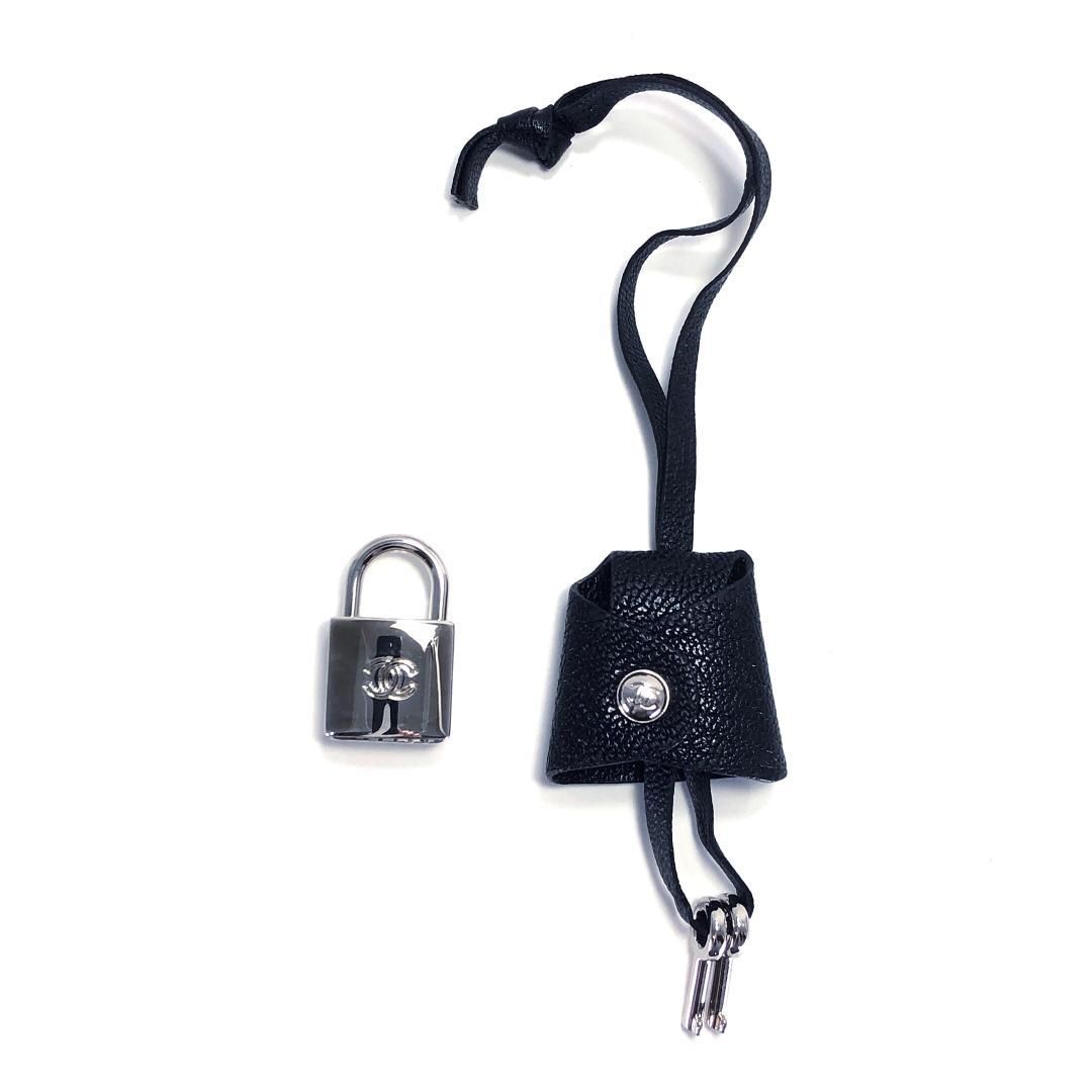【美品】CHANEL シャネル／ココマーク カデナ キー & クロシェット 南京錠 鍵 ケース／レザー・メタル／ブラック・シルバー
