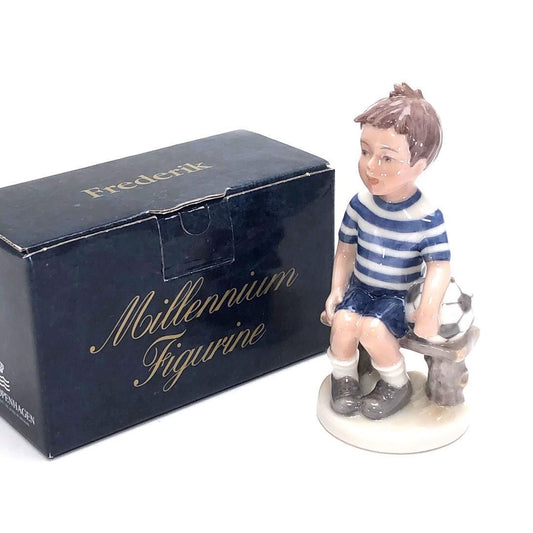 【美品・箱付き】Royal Copenhagen イヤルコペンハーゲン／男の子 ミレニアム フィギュリン／陶器／マルチカラー