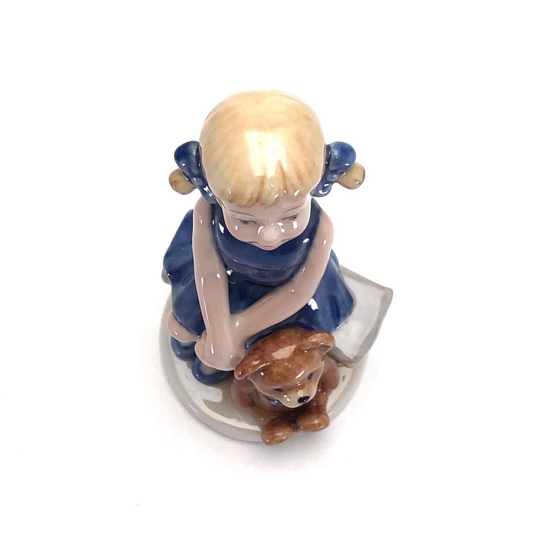 【美品・箱付き】Royal Copenhagen ロイヤルコペンハーゲン／女の子 ミレニアム フィギュリン／陶器／マルチカラー