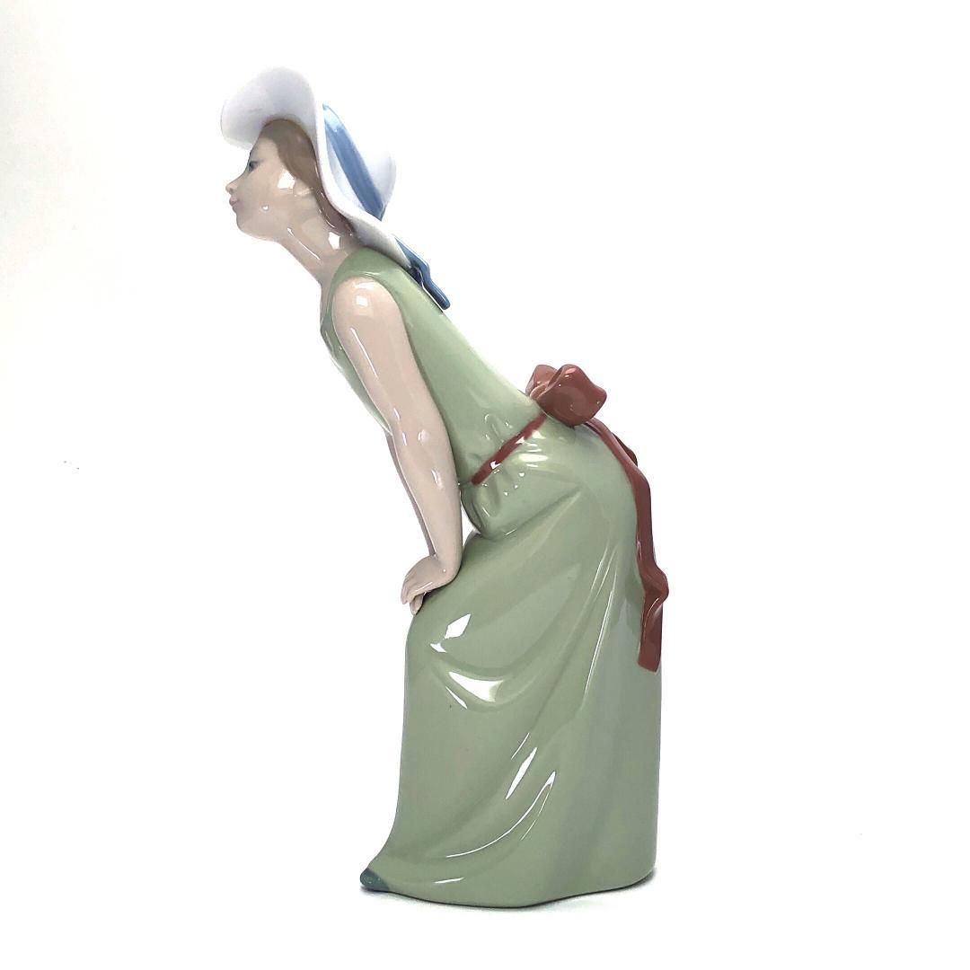 【美品・箱付き】LLADRO リヤドロ／好奇心の強い少女／5009／陶器／マルチカラー