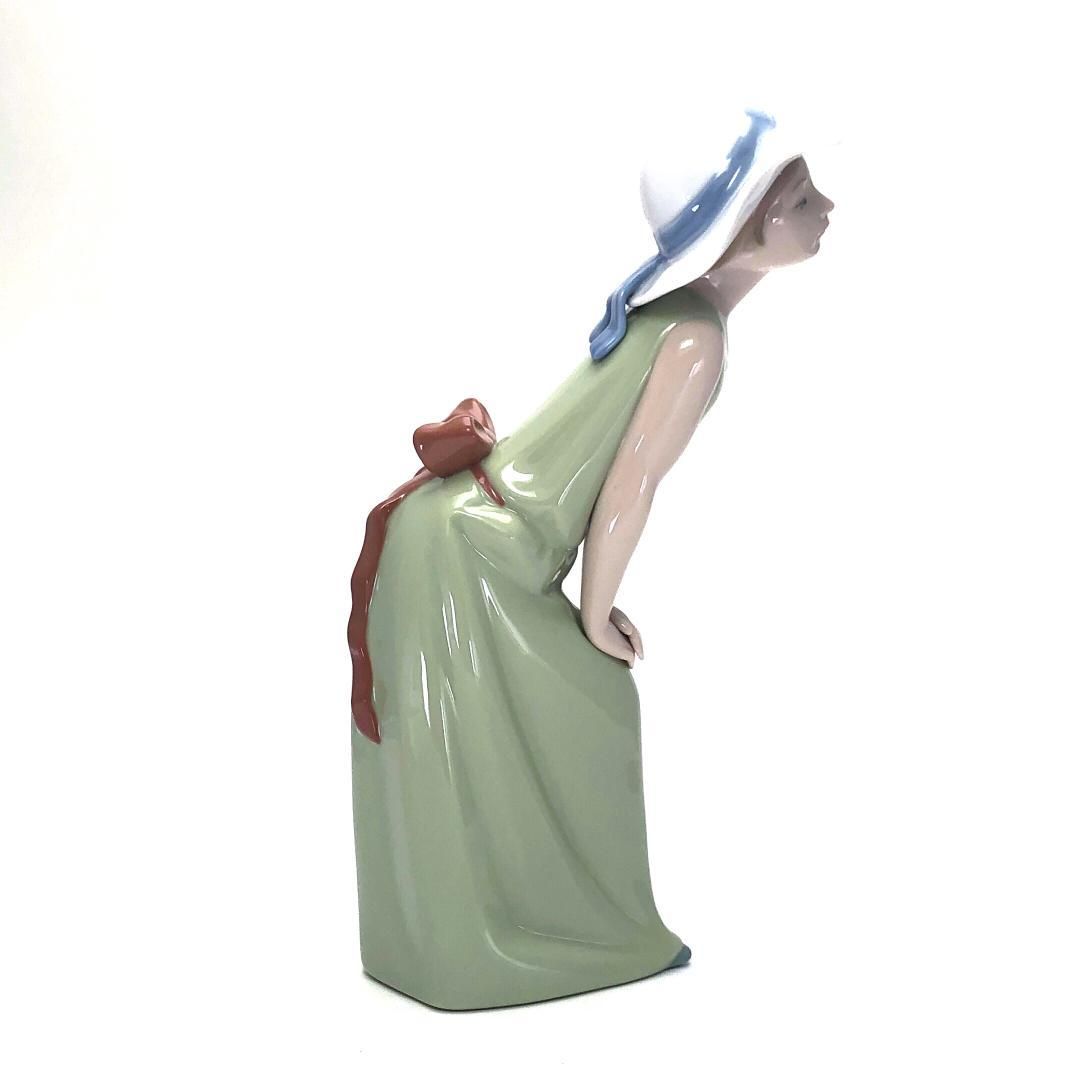 【美品・箱付き】LLADRO リヤドロ／好奇心の強い少女／5009／陶器／マルチカラー