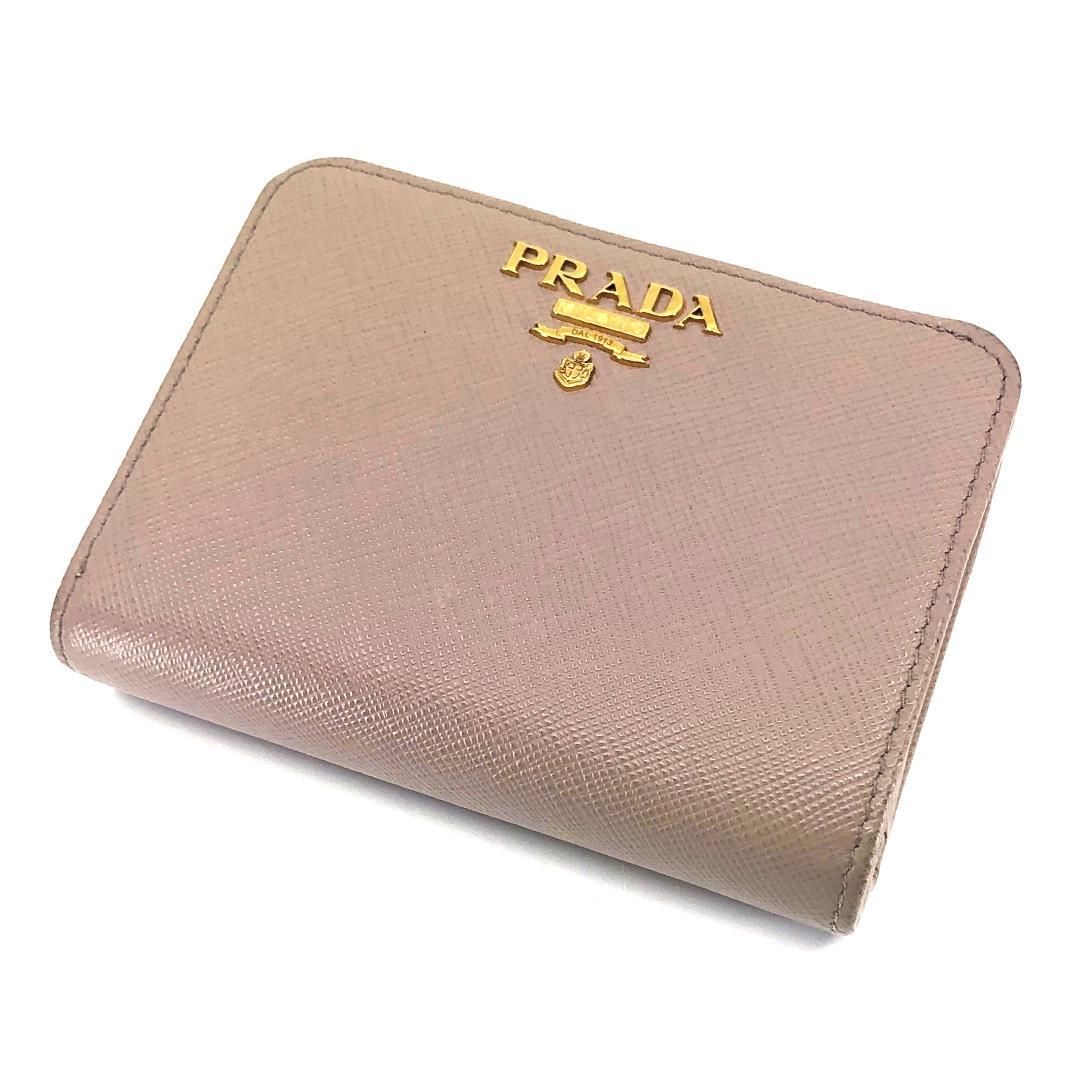 【美品】PRADA プラダ／二つ折り財布  ML018/230-A／商品名／サフィアーノレザー／ピンクベージュ
