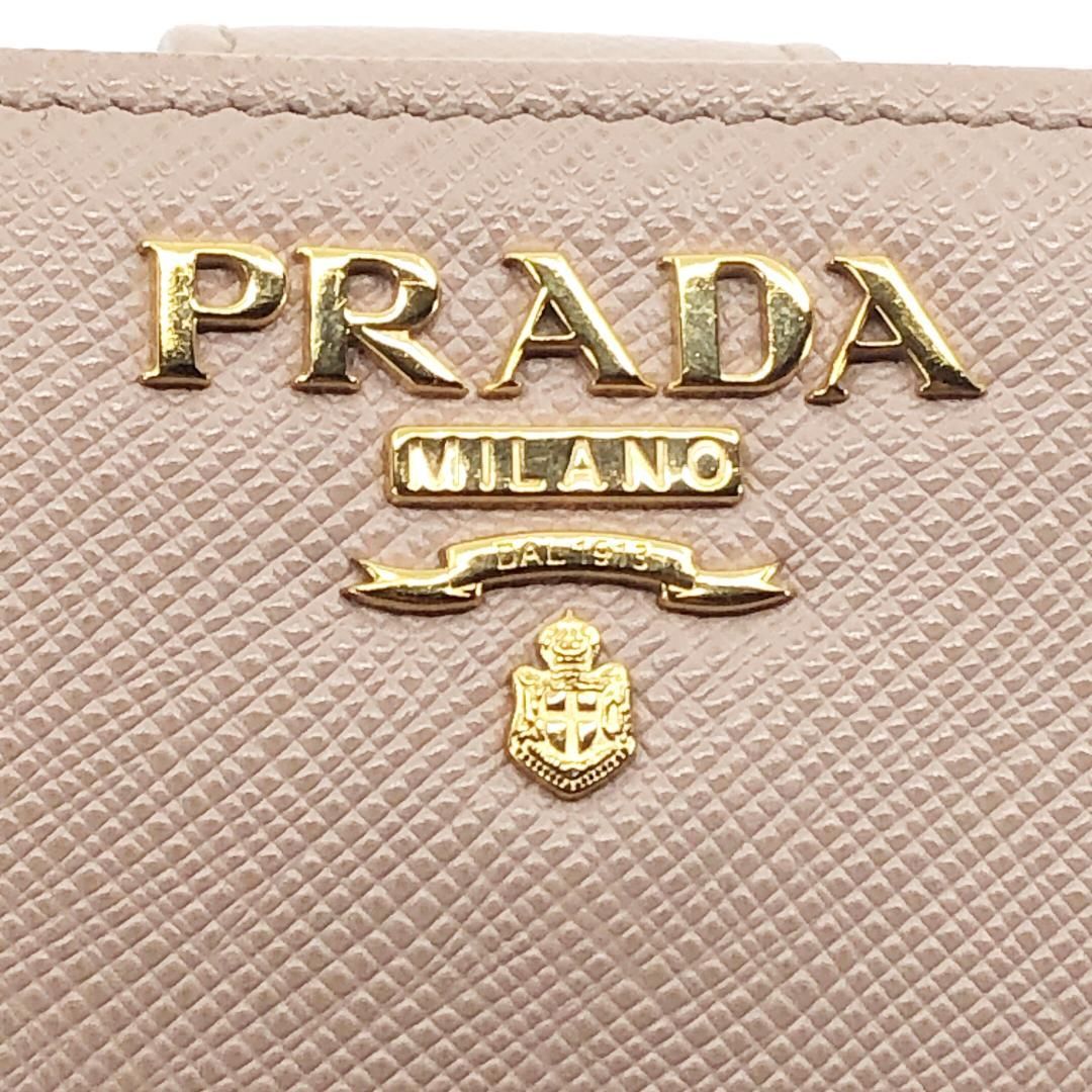 【美品】PRADA プラダ／二つ折り財布  ML018/230-A／商品名／サフィアーノレザー／ピンクベージュ