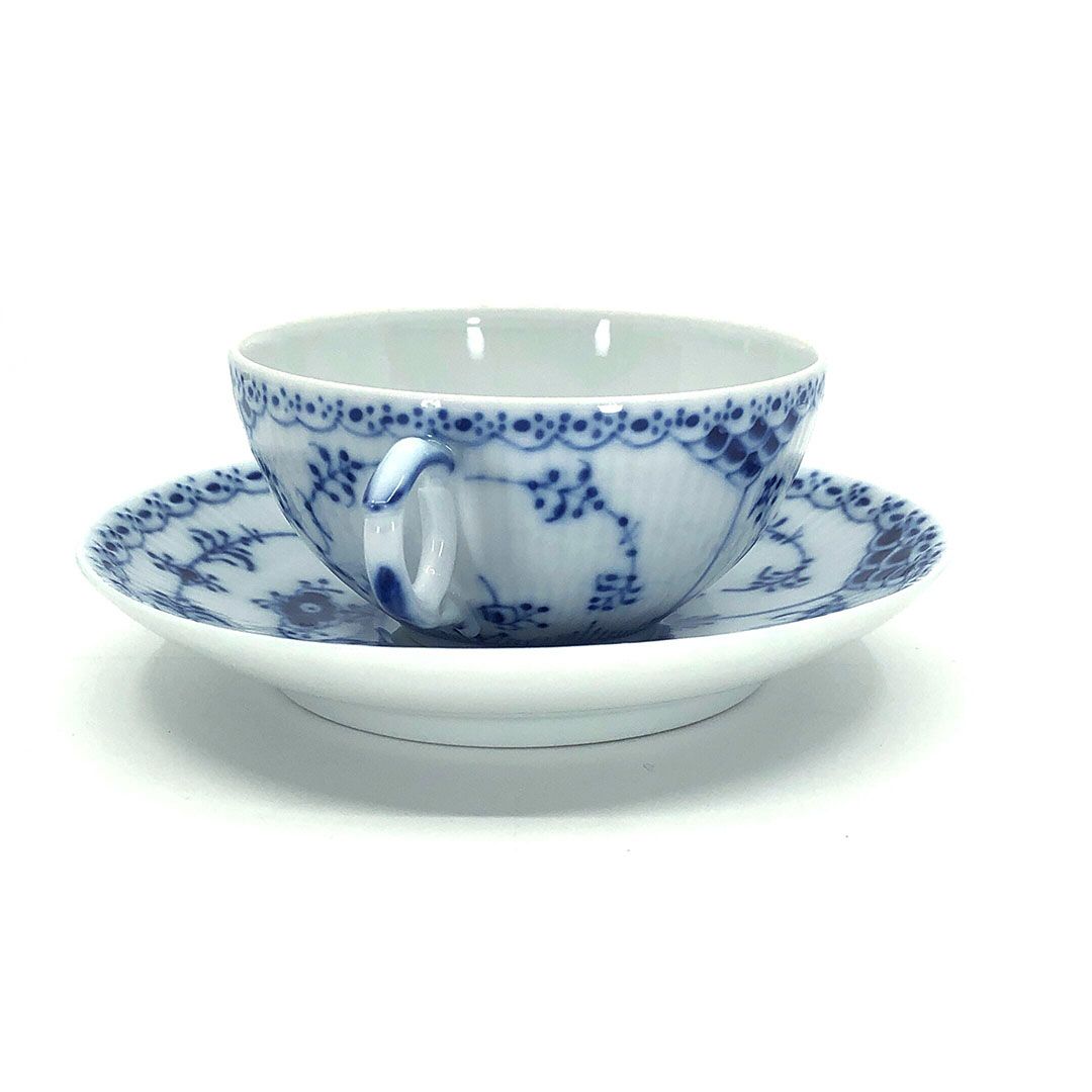 【美品】Royal Copenhagen ロイヤルコペンハーゲン／ブルーフルーテッド ハーフレース カップ＆ソーサー／陶器／ホワイト・ブルー