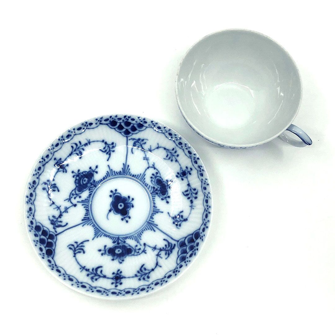 【美品】Royal Copenhagen ロイヤルコペンハーゲン／ブルーフルーテッド ハーフレース カップ＆ソーサー／陶器／ホワイト・ブルー