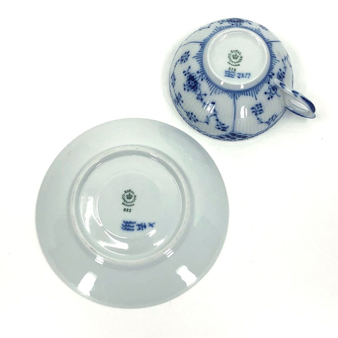 【美品】Royal Copenhagen ロイヤルコペンハーゲン／ブルーフルーテッド ハーフレース カップ＆ソーサー／陶器／ホワイト・ブルー