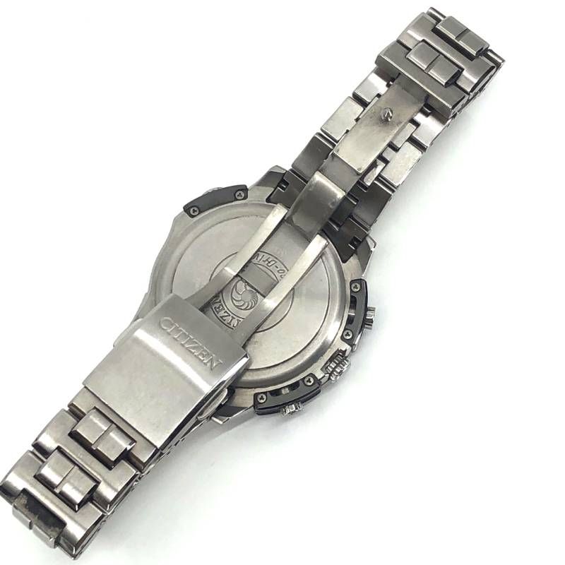 【美品・箱・取説・コマ付き】CITIZEN シチズン／エコドライブ U680-T013252／ソーラークォーツ／チタン／シルバー・ブラック