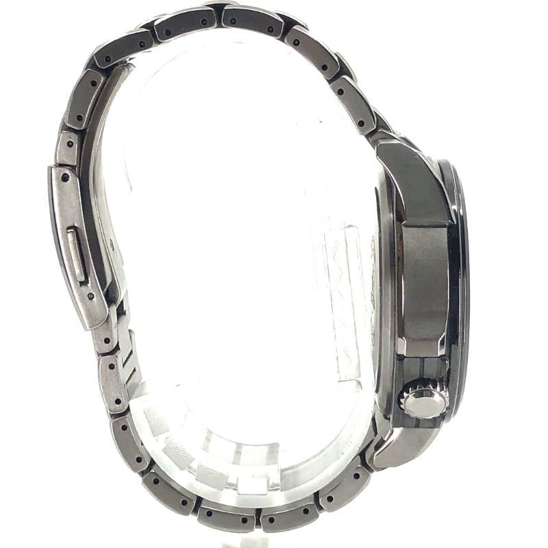 【美品・箱・取説・コマ付き】CITIZEN シチズン／エコドライブ U680-T013252／ソーラークォーツ／チタン／シルバー・ブラック