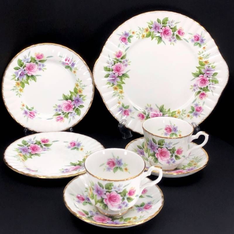 Royal Stafford ロイヤルスタッフォード／カップ＆ソーサー（2客）・プレート（小 2枚）・プレート（大 1枚） セット／陶器／ホワイト・ピンク・パープル