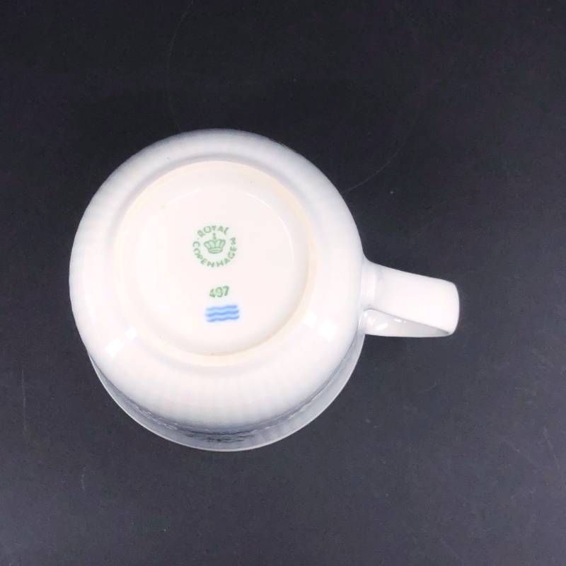 【訳あり・売り切り】Royal Copenhagen ロイヤルコペンハーゲン／フルーテッド シグネチャー マグカップ／陶器／ホワイト・ブルー