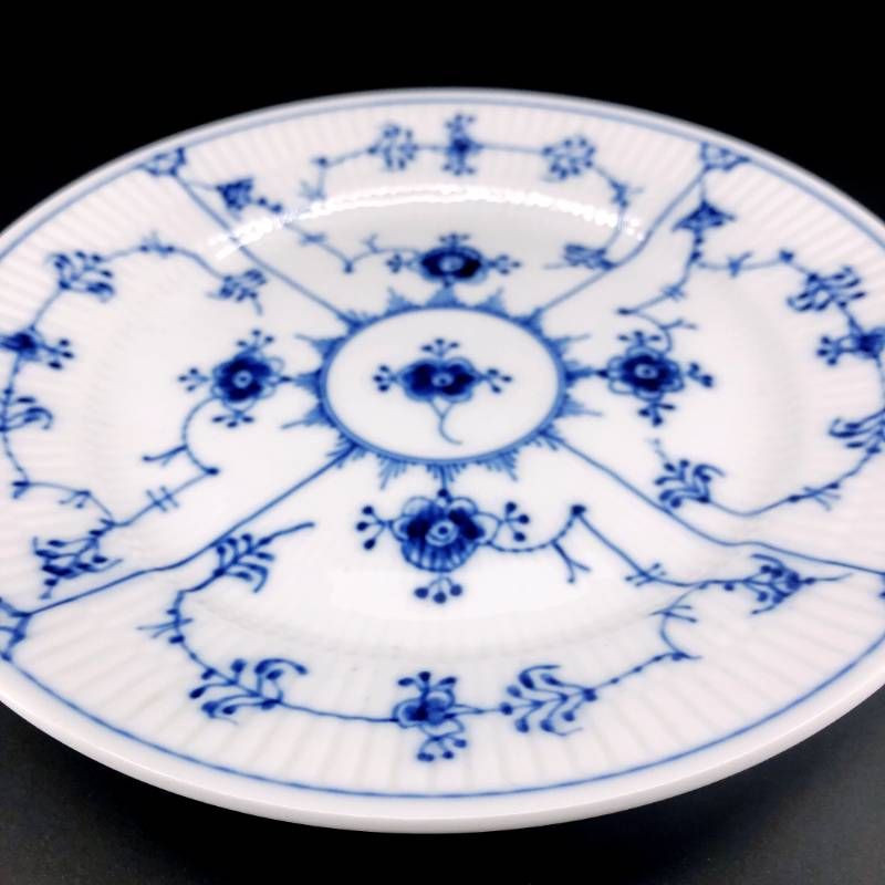 【美品】Royal Copenhagen ロイヤルコペンハーゲン／ブルーフルーテッド プレイン ペア プレート 皿 2枚 セット／19.5cm／陶器／ホワイト・ブルー／M03049