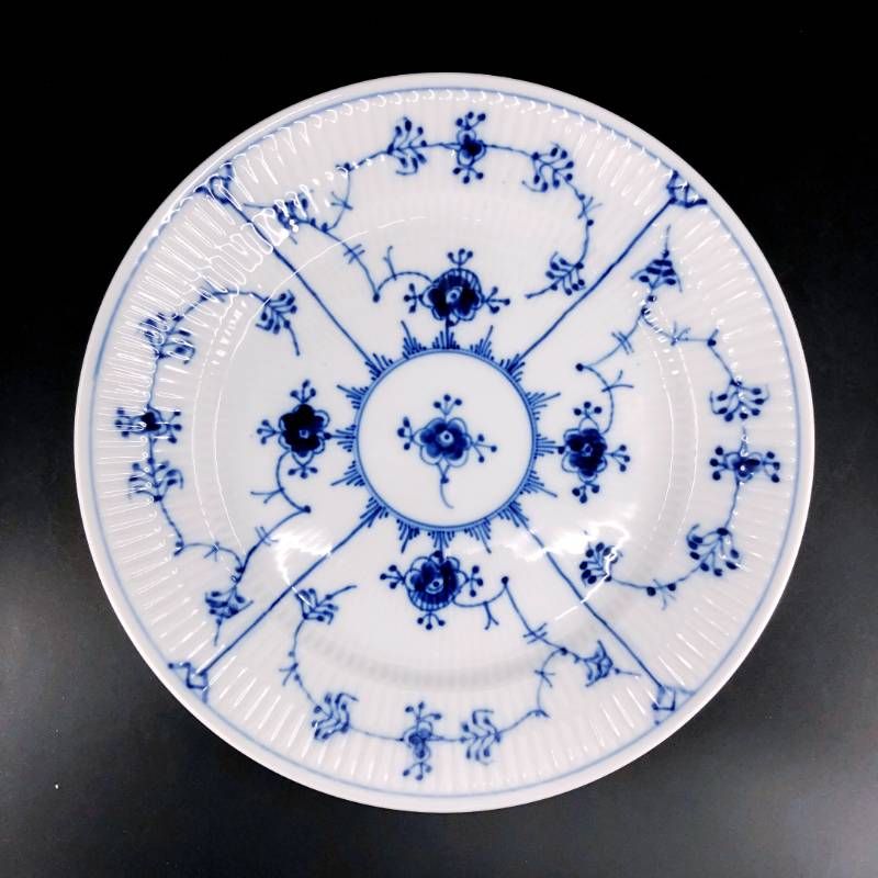 【美品】Royal Copenhagen ロイヤルコペンハーゲン／ブルーフルーテッド プレイン ペア プレート 皿 2枚 セット／19.5cm／陶器／ホワイト・ブルー／M03049