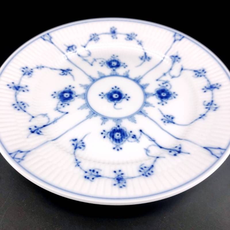 【美品】Royal Copenhagen ロイヤルコペンハーゲン／ブルーフルーテッド プレイン ペア プレート 皿 2枚 セット／19.5cm／陶器／ホワイト・ブルー／M03050