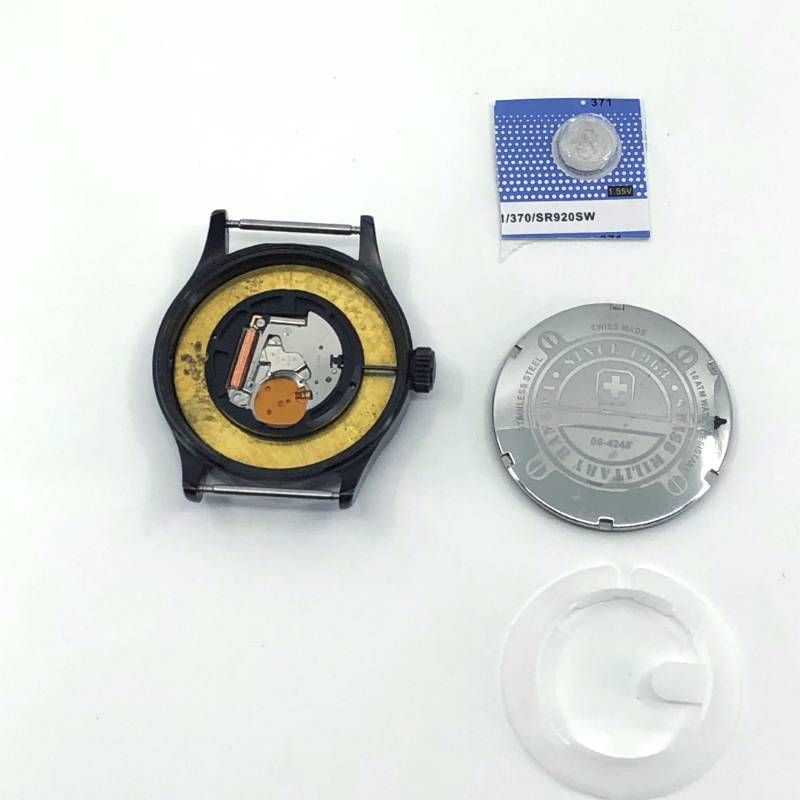 【美品・電池交換済み・チェンジベルト付き】SWISS MILITARY スイスミリタリー／06-4248／クォーツ／ステンレス／ブラック・各色（ミリタリーカラー）／M03066A