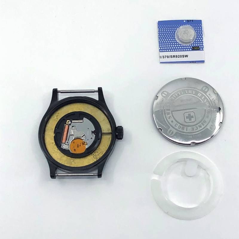 【美品・電池交換済み・チェンジベルト付き】SWISS MILITARY スイスミリタリー／06-4248／クォーツ／ステンレス／ブラック・各色（ミリタリーカラー）／M03066B