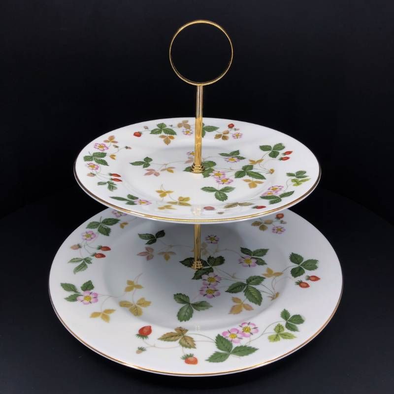 【美品・箱付き】WEDGWOOD ウェッジウッド／ワイルドストロベリー アフターヌーン 2段 ケーキスタンド・ストロベリー＆バイン オーバル ボウル セット／陶器／ホワイト