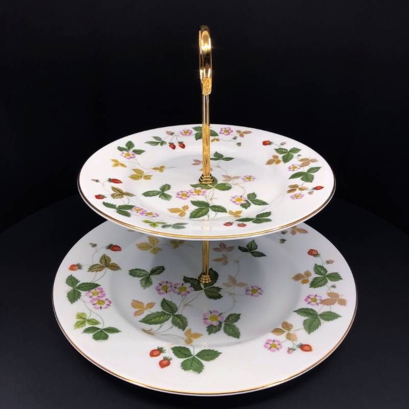 【美品・箱付き】WEDGWOOD ウェッジウッド／ワイルドストロベリー アフターヌーン 2段 ケーキスタンド・ストロベリー＆バイン オーバル ボウル セット／陶器／ホワイト