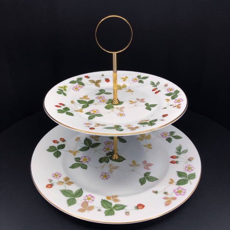 【美品・箱付き】WEDGWOOD ウェッジウッド／ワイルドストロベリー アフターヌーン 2段 ケーキスタンド・ストロベリー＆バイン オーバル ボウル セット／陶器／ホワイト