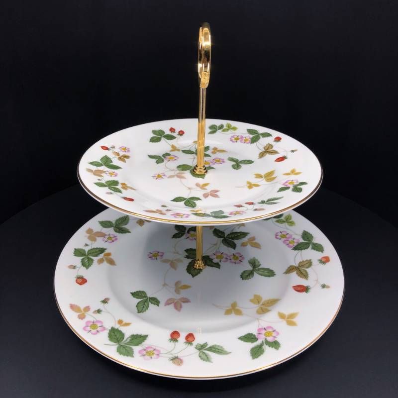 【美品・箱付き】WEDGWOOD ウェッジウッド／ワイルドストロベリー アフターヌーン 2段 ケーキスタンド・ストロベリー＆バイン オーバル ボウル セット／陶器／ホワイト