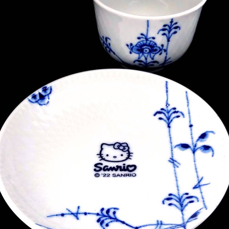 【美品・箱付き】Royal Copenhagen ロイヤルコペンハーゲン／ブルーパルメッテ キティちゃん サンリオ ノーハンドル ペア カップ＆ソーサー 湯飲み 2客／陶器／ホワイト