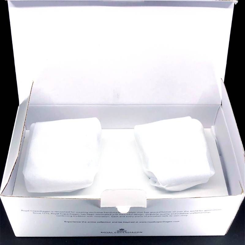 【美品・箱付き】Royal Copenhagen ロイヤルコペンハーゲン／ブルーパルメッテ キティちゃん サンリオ ノーハンドル ペア カップ＆ソーサー 湯飲み 2客／陶器／ホワイト