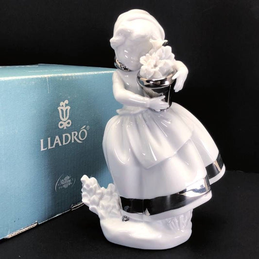 【美品・箱付き】LLADRO リヤドロ／花と少女 春が来た リ・デコ コレクション／5223／陶器／ホワイト・シルバー