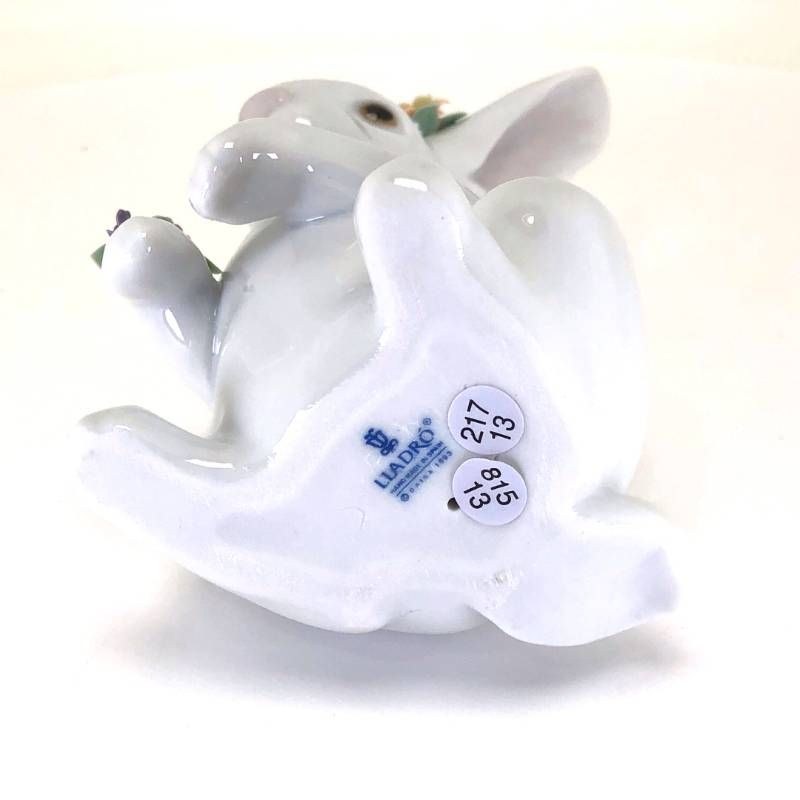 【美品・箱付き】LLADRO リヤドロ／花飾りの白うさぎ フィギュリン／陶器／マルチカラー