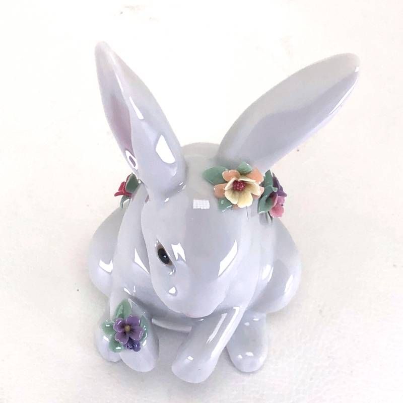 【美品・箱付き】LLADRO リヤドロ／花飾りの白うさぎ フィギュリン／陶器／マルチカラー