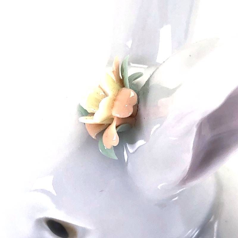 【美品・箱付き】LLADRO リヤドロ／花飾りの白うさぎ フィギュリン／陶器／マルチカラー