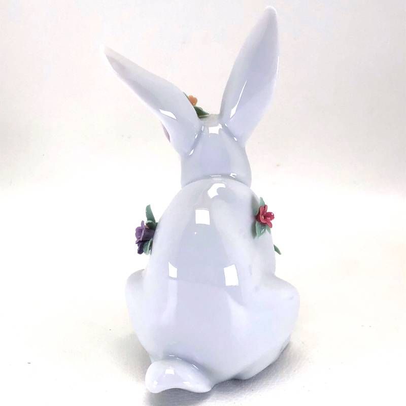 【美品・箱付き】LLADRO リヤドロ／花飾りの白うさぎ フィギュリン／陶器／マルチカラー