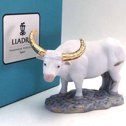 【美品・箱付き】LLADRO リヤドロ／干支コレクション The Ox -小 牛 丑／9489／陶器／マルチカラー