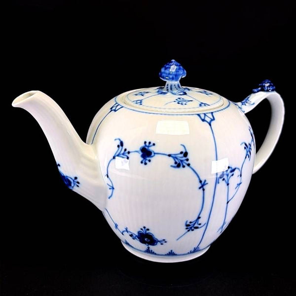 【美品】Royal Copenhagen ロイヤルコペンハーゲン／ブルーフルーテッド プレイン ティーポット 700ml／陶器／ホワイト・ブルー