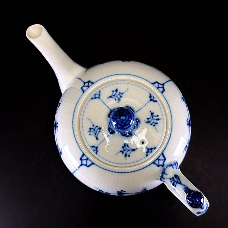 【美品】Royal Copenhagen ロイヤルコペンハーゲン／ブルーフルーテッド プレイン ティーポット 700ml／陶器／ホワイト・ブルー
