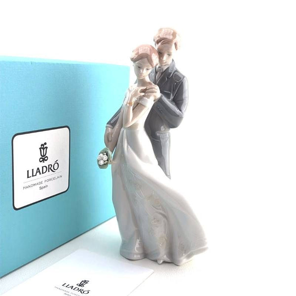【美品・箱付き】LLADRO リヤドロ／幸せのはじまり 8274 フィギュリン／ポーセリン／マルチカラー