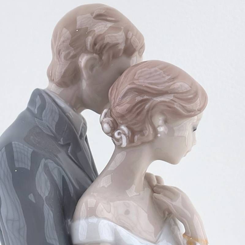 【美品・箱付き】LLADRO リヤドロ／幸せのはじまり 8274 フィギュリン／ポーセリン／マルチカラー