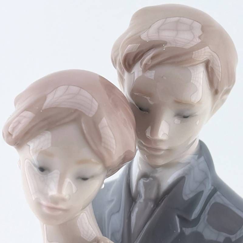 【美品・箱付き】LLADRO リヤドロ／幸せのはじまり 8274 フィギュリン／ポーセリン／マルチカラー