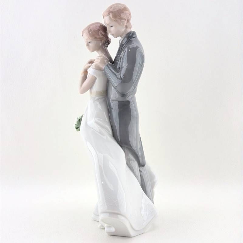 【美品・箱付き】LLADRO リヤドロ／幸せのはじまり 8274 フィギュリン／ポーセリン／マルチカラー