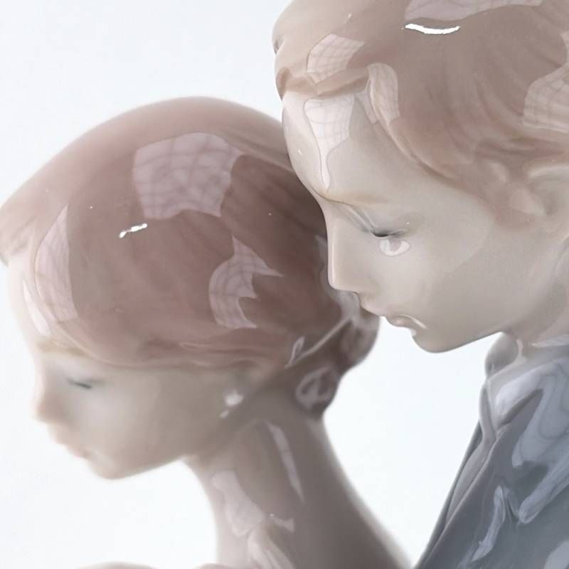 【美品・箱付き】LLADRO リヤドロ／幸せのはじまり 8274 フィギュリン／ポーセリン／マルチカラー