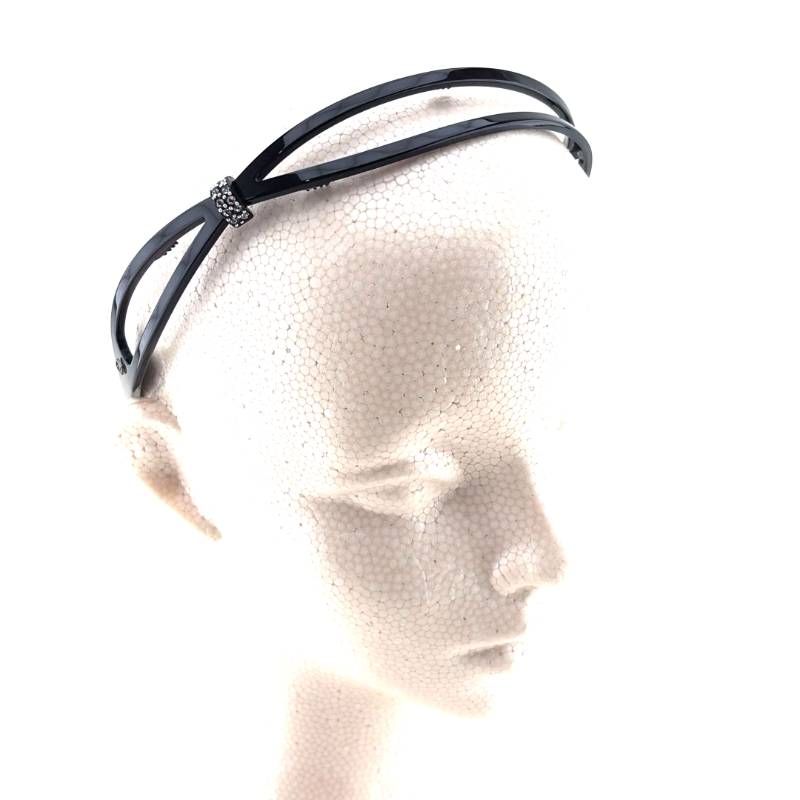 【美品】ALEXANDRE DE PARIS アレクサンドルドゥパリ／アシンメトリーデザイ スワロフスキークリスタル カチューシャ／アセテート・スワロフスキークリスタル／ブラック