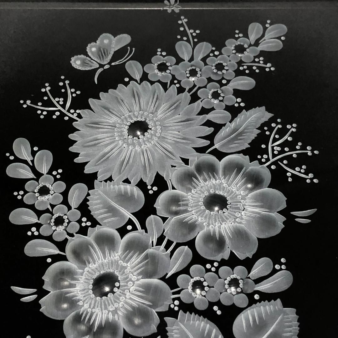 【希少美品・箱付き】Meissen crystal マイセンクリスタル／高級 ガラスプラーク／マイセンフラワー 花 ガラス エングレービング 彫刻／クリスタル／ホワイト・クリア