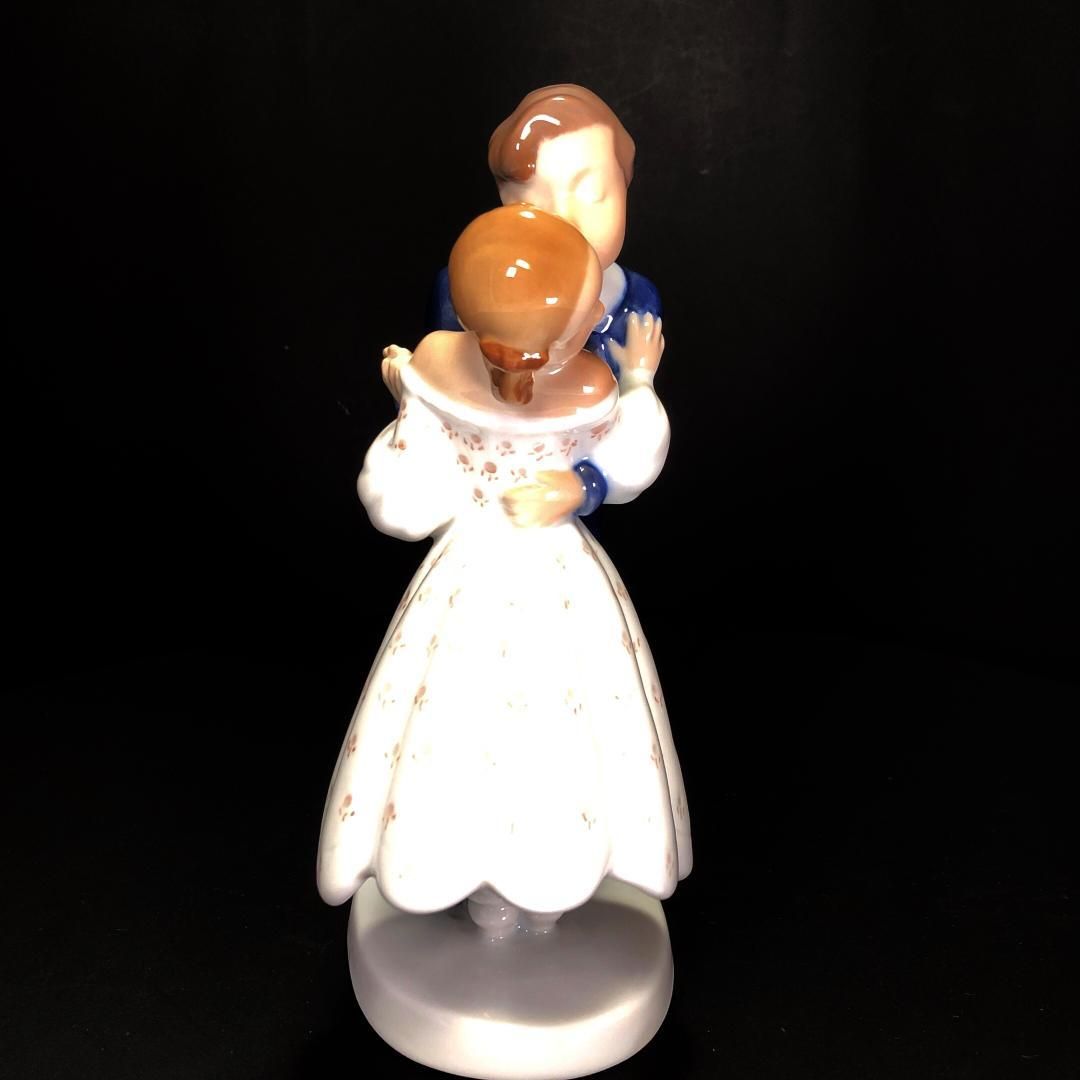 【美品】Royal Copenhagen ロイヤルコペンハーゲン／男の子と女の子 フィギュリン／2162／陶器／マルチカラー