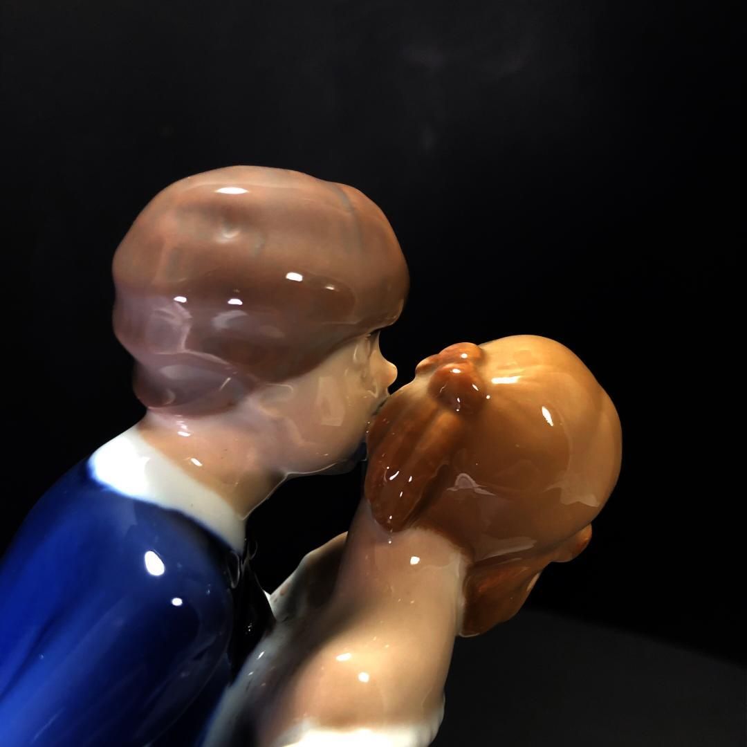 【美品】Royal Copenhagen ロイヤルコペンハーゲン／男の子と女の子 フィギュリン／2162／陶器／マルチカラー