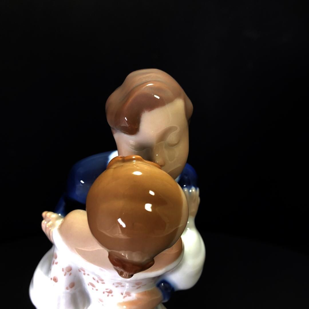【美品】Royal Copenhagen ロイヤルコペンハーゲン／男の子と女の子 フィギュリン／2162／陶器／マルチカラー