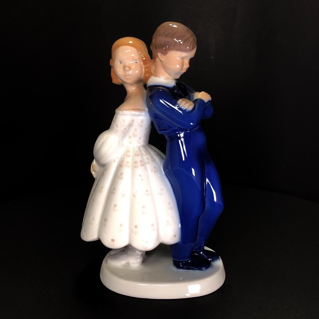 【美品】Royal Copenhagen ロイヤルコペンハーゲン／男の子と女の子 フィギュリン／2372／陶器／マルチカラー