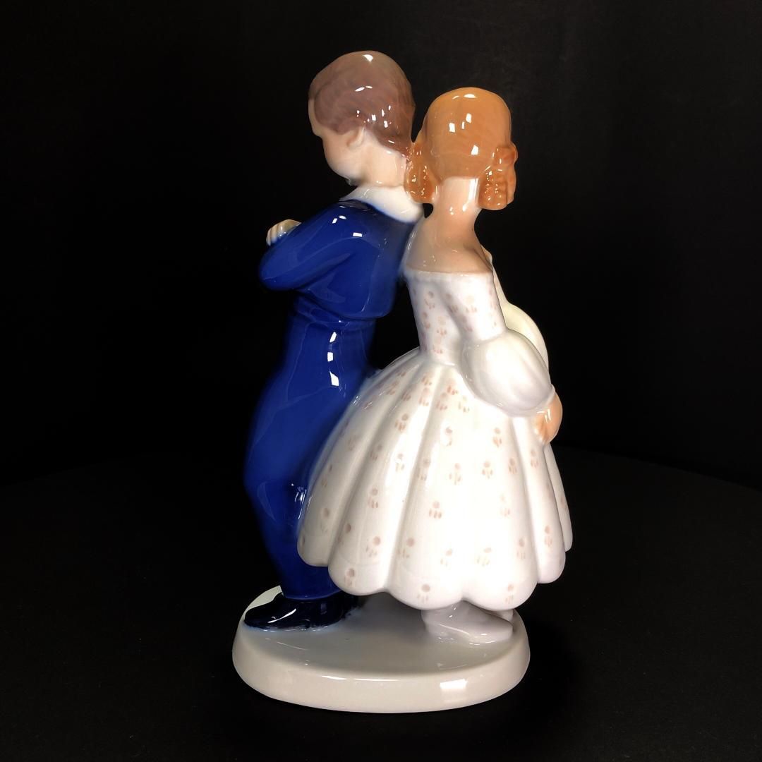 【美品】Royal Copenhagen ロイヤルコペンハーゲン／男の子と女の子 フィギュリン／2372／陶器／マルチカラー