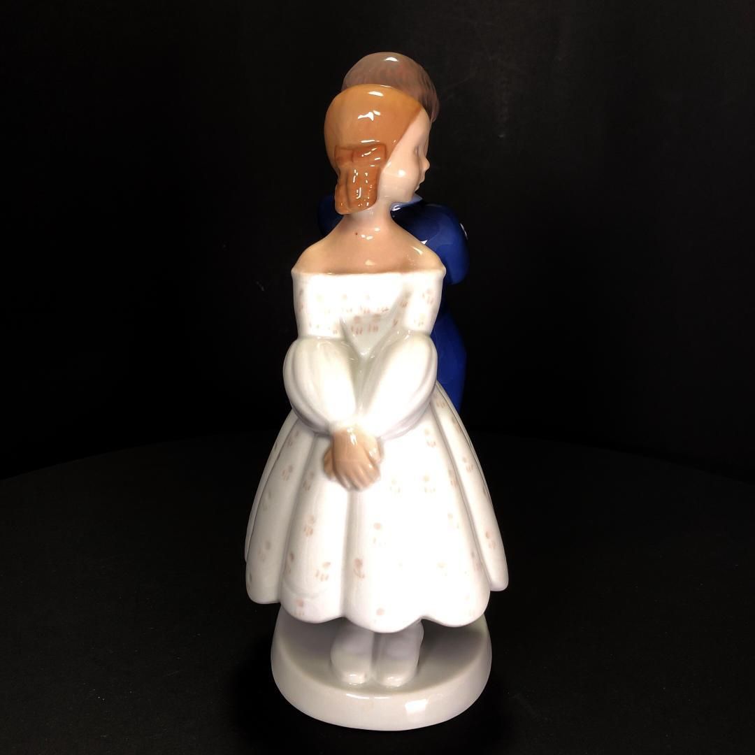 【美品】Royal Copenhagen ロイヤルコペンハーゲン／男の子と女の子 フィギュリン／2372／陶器／マルチカラー