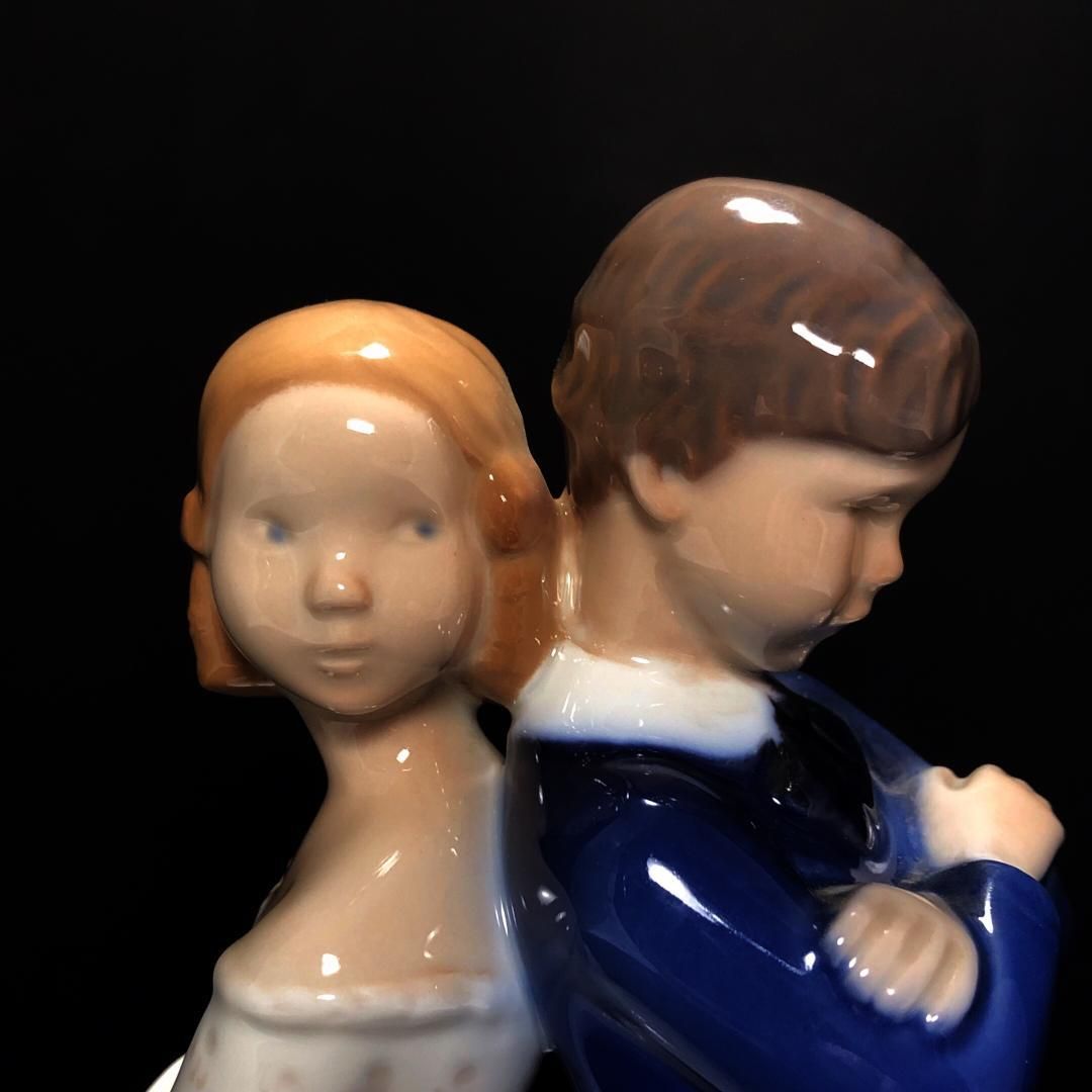 【美品】Royal Copenhagen ロイヤルコペンハーゲン／男の子と女の子 フィギュリン／2372／陶器／マルチカラー